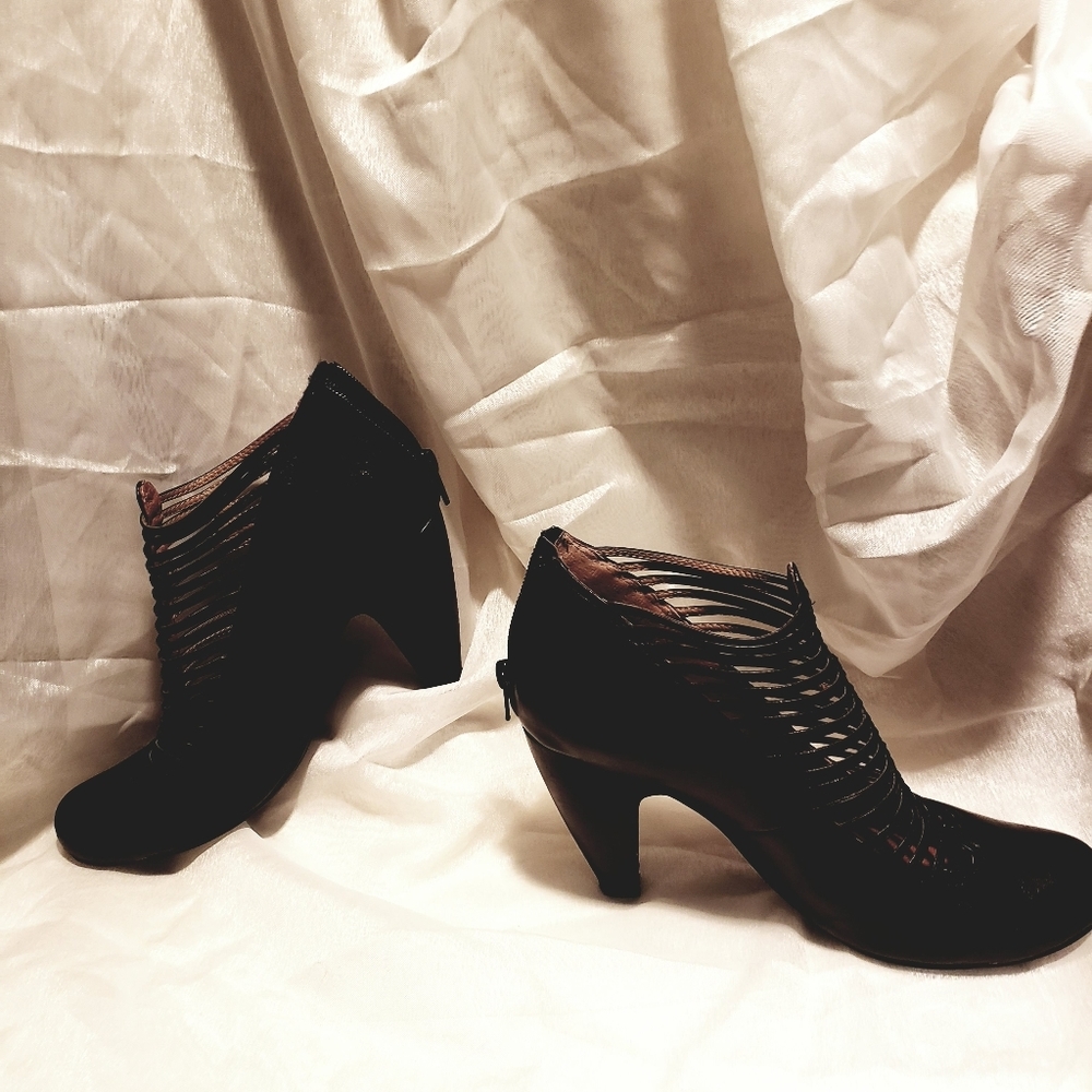 Black miz moox ankle boots